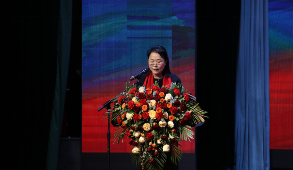 尊龙凯时-人生就是博举办2023年度总结表彰暨2024年度经营工作会议